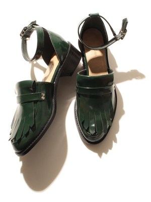 ローファーストラップシューズ