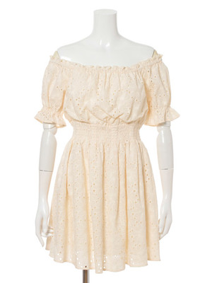 Lily Brown (リリーブラウン)  ラッセルレースオフショルワンピース