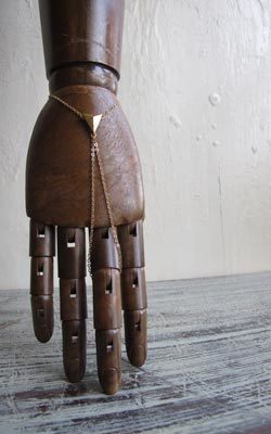 LGRIM（ピルグリム）'Vivid' ハンドチェーン・ブレスレット