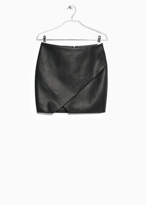 フェイクレザーのオリガミスカート