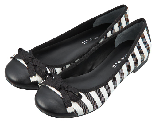 バレーシューズ