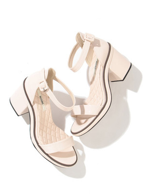 シンプルサンダル