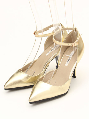 パテントレザーストラップパンプス