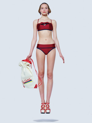 PAMEO POSE FEMME FATALE BIKINI