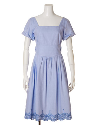 Lily Brown (リリーブラウン) コットンキャンバス刺繍ワンピース