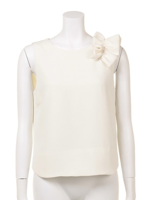 フリルブラウス