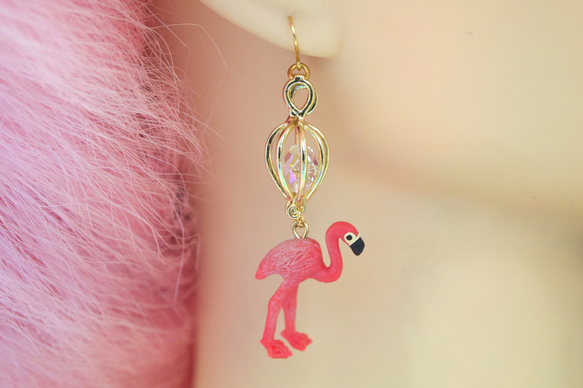 スワロフスキー & フラミンゴ ピアス
