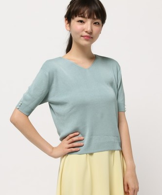 シンプルカラーニット