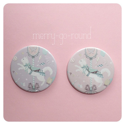 カンバッジ［猫のメリーゴーランド］