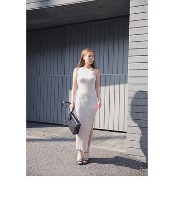 【STYLENANDA(スタイルナンダ)】ホルターネックスリムマキシワンピース (ベージュ)