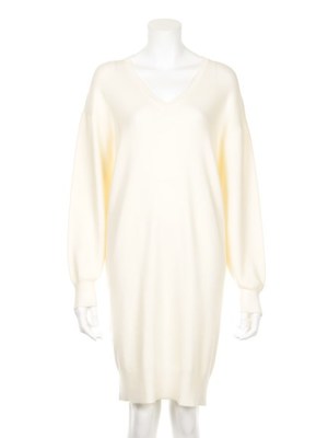 Vネックニットワンピース