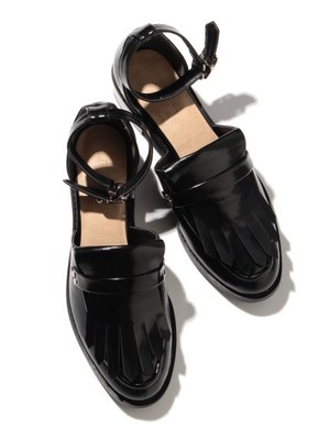 ローファーストラップシューズ