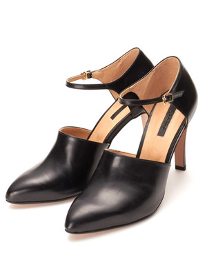 ストラップパンプス