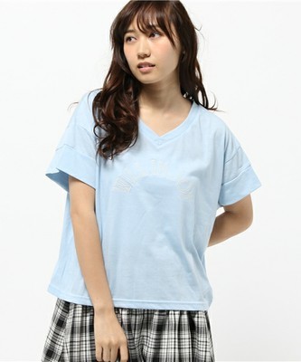 Vネックロゴ刺繍T