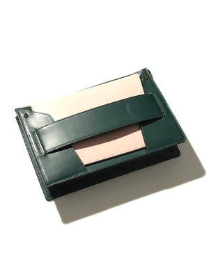 クラッチバッグ