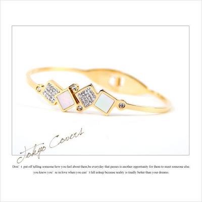 デザインブレスレット