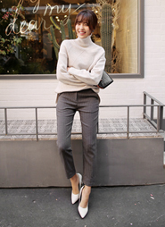 ストライプパターンテーパードパンツ