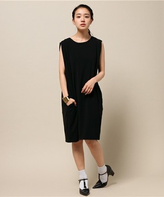 ダブルクロスバックタックドレス