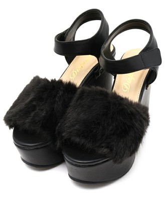 ファーウェッジサンダル