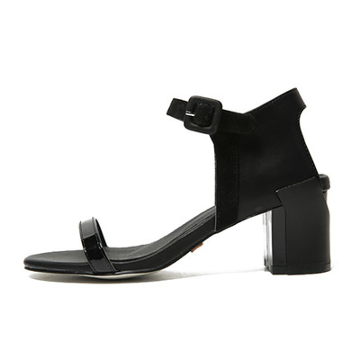 かかと開きエナメルストラップサンダル