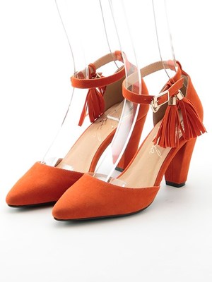 タッセルストラップパンプス