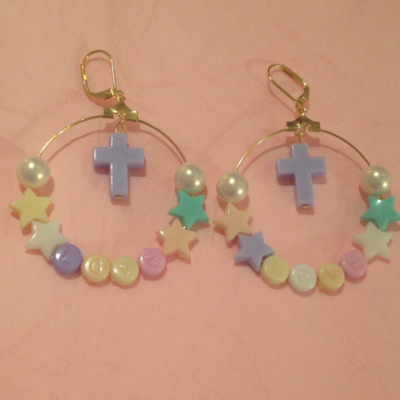 Dancing Lucy cross フープピアス ラベンダー