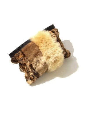 フェイクファークラッチバッグ