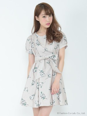 タックフラワーワンピース