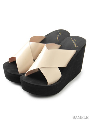 クロスビーチサンダル