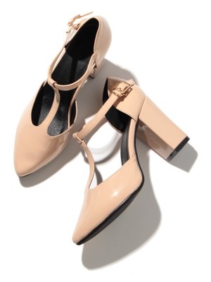 Lily Brown (リリーブラウン)  Tストラップパンプス