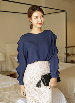 ラッフルロングスリーブブラウス