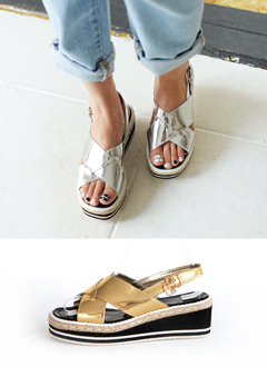 メタリックカラーXストラップサンダル