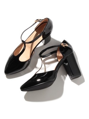 Lily Brown (リリーブラウン)  Tストラップパンプス