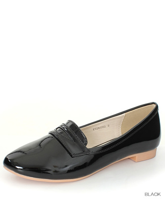 ラウンドトゥエナメルローファー