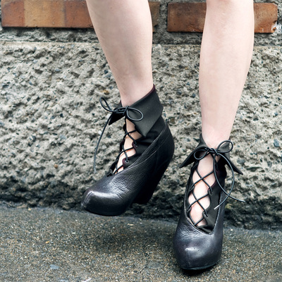 レースアップショートブラック