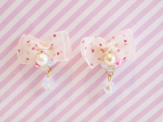 水玉リボンとクロスのピアス