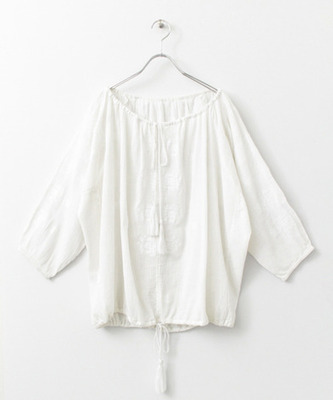 コットンギャザー刺繍ブラウス