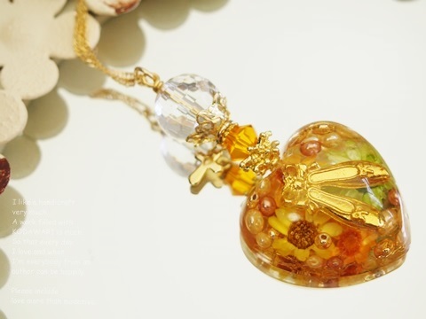 ネックレス 　パフュームボトル 「アムールハート/ トゥーシューズフレッシュオレンジ」