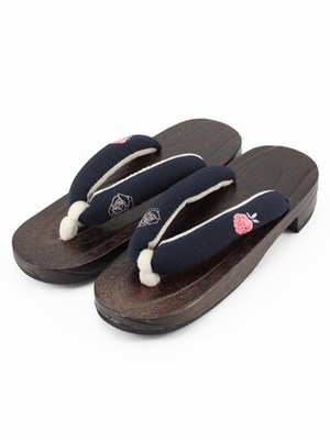 Resort ISLAND (リゾートアイランド)  ばら刺繍下駄