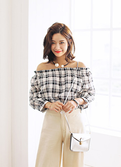 チェックプリントオフショルダーブラウス・全2色・t44545