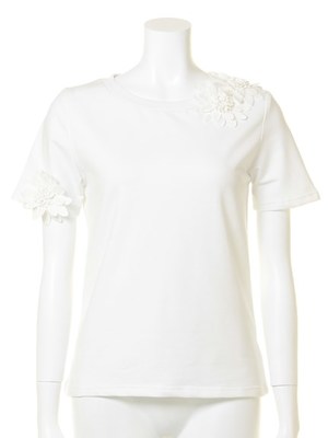 肩フラワーモチーフTシャツ