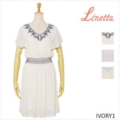 袖フレアVネック刺繍ワンピース