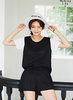 スリーブ配色ブラウス&ショートパンツセットアップ・全2色・2