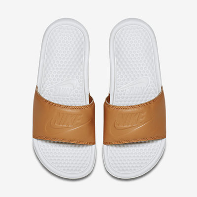 ナイキ ベナッシ Just Do It