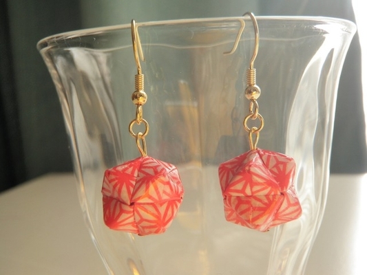 折り紙ピアス ～こんぺいとう～