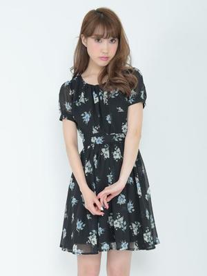 シフォンフラワーワンピース