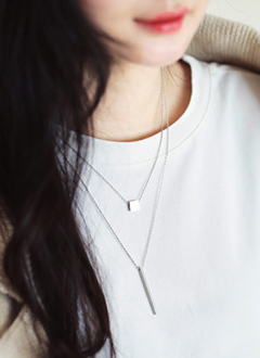 スクエアモチーフレイヤードネックレス