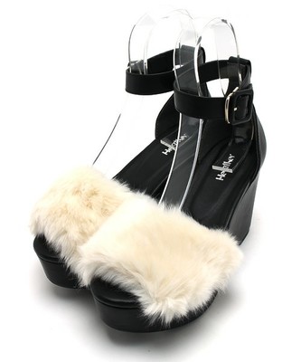 フロントフェイクファーサンダル　566212