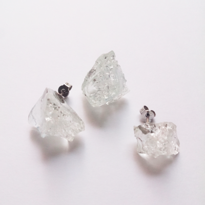 Like an ice. ［pierce］