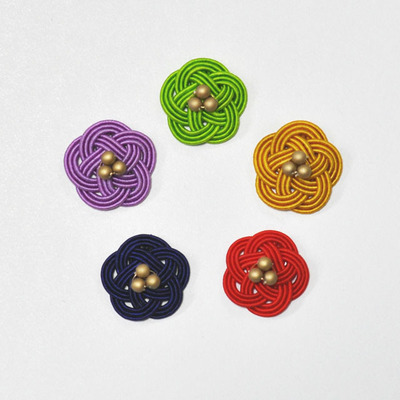 着物にピッタリ！絹水引の梅ピアス